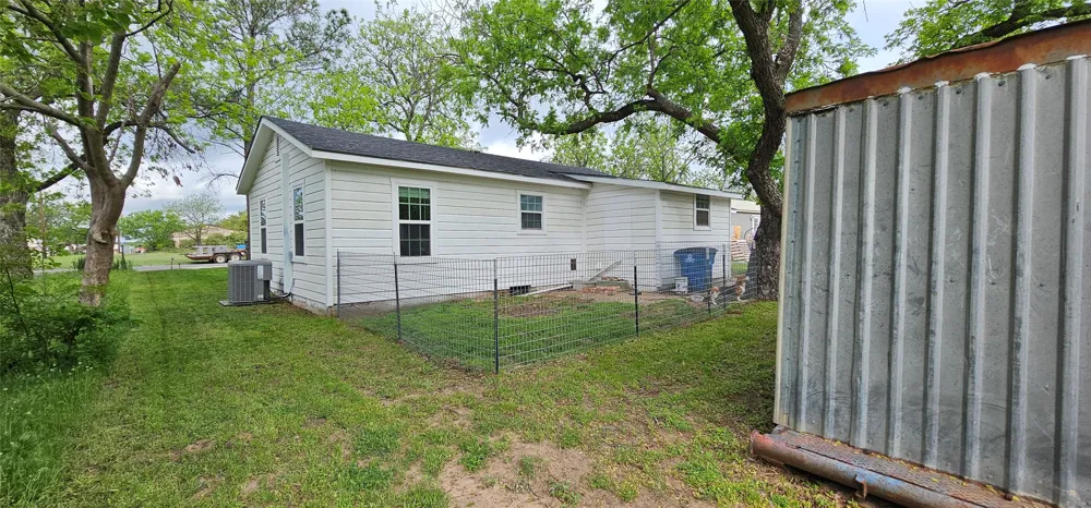 225 S Avenue D Cross Plains, TX 76443