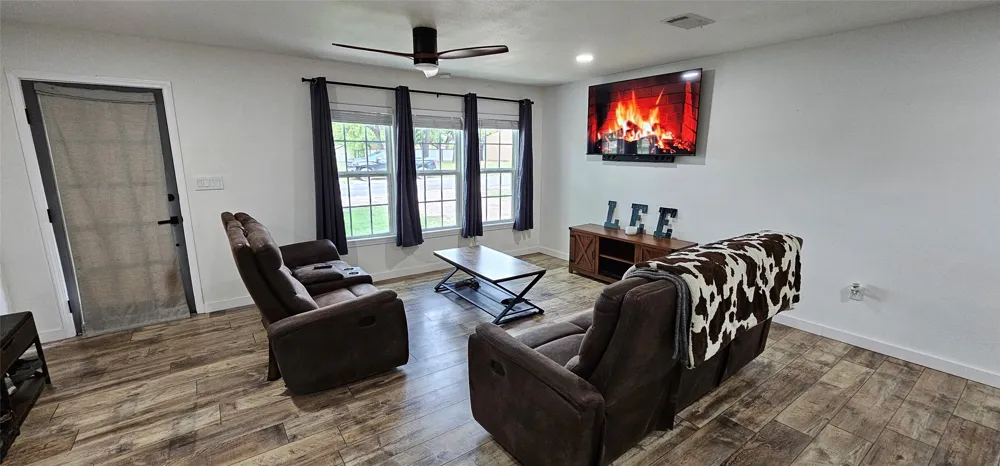 225 S Avenue D Cross Plains, TX 76443