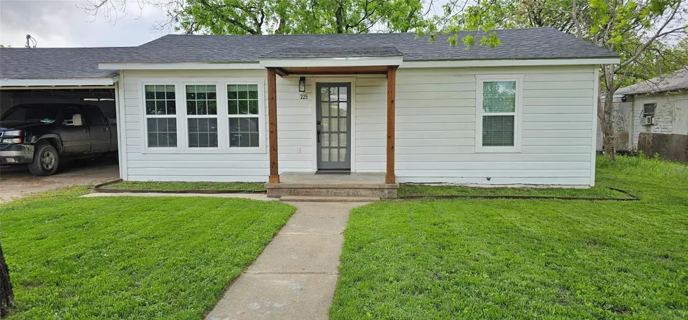 225 S Avenue D Cross Plains, TX 76443