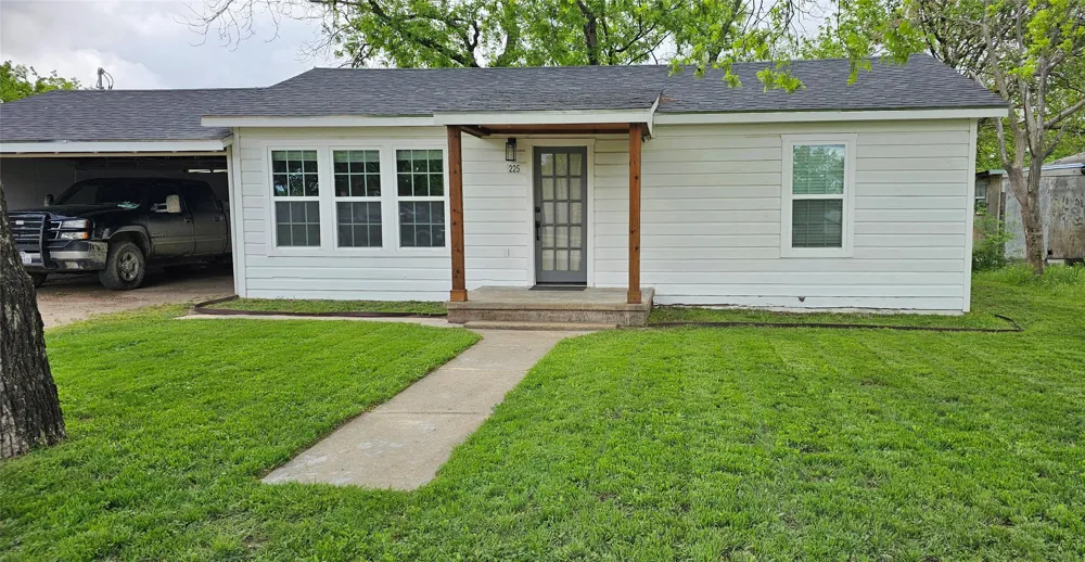 225 S Avenue D Cross Plains, TX 76443