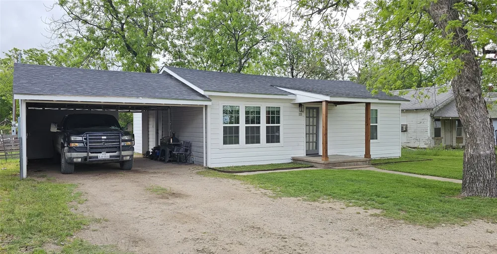 225 S Avenue D Cross Plains, TX 76443