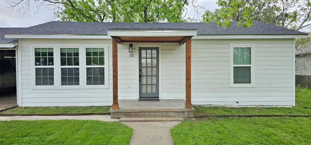 225 S Avenue D Cross Plains, TX 76443