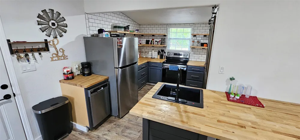 225 S Avenue D Cross Plains, TX 76443