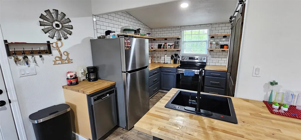 225 S Avenue D Cross Plains, TX 76443