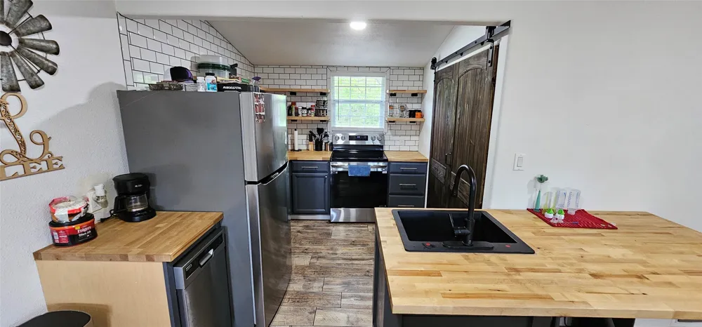 225 S Avenue D Cross Plains, TX 76443