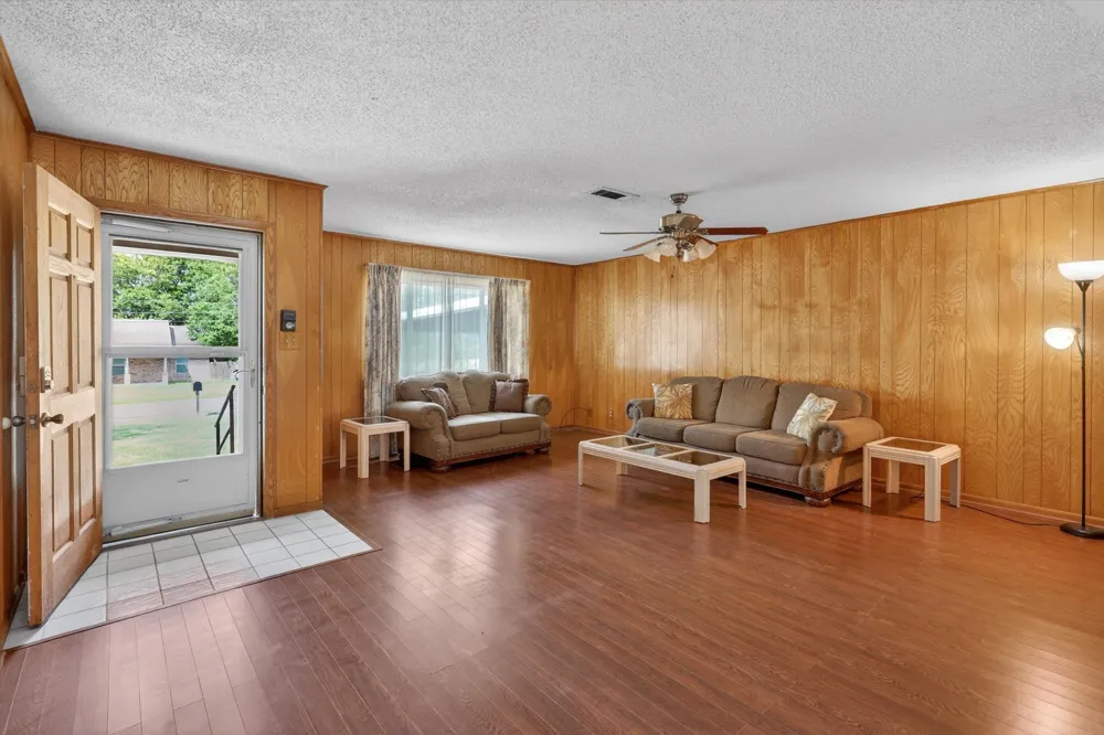 624 Avenue A Springtown, TX 76082