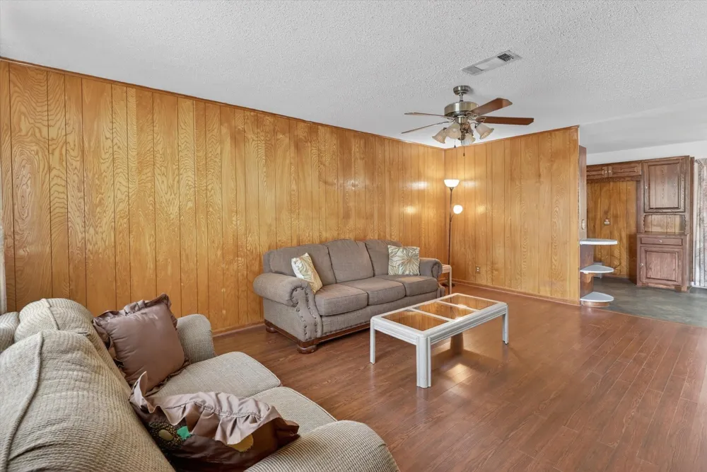 624 Avenue A Springtown, TX 76082