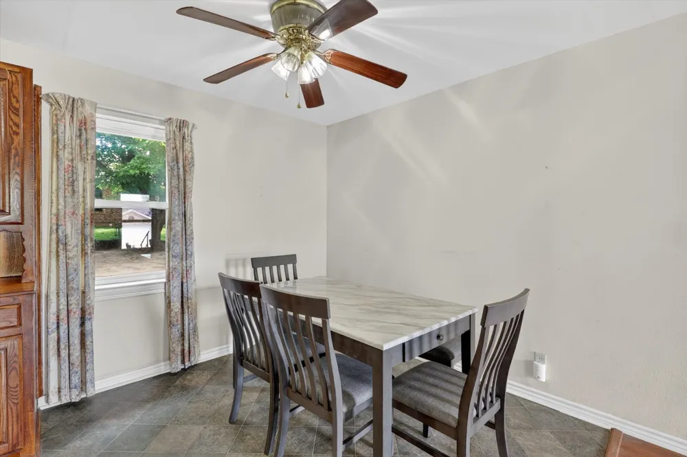 624 Avenue A Springtown, TX 76082