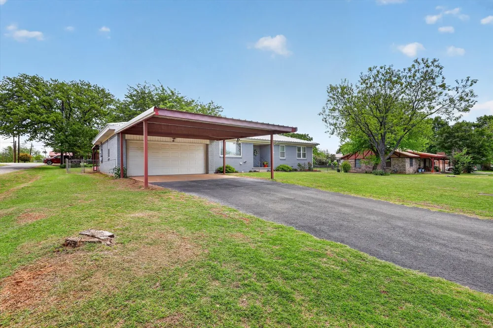624 Avenue A Springtown, TX 76082