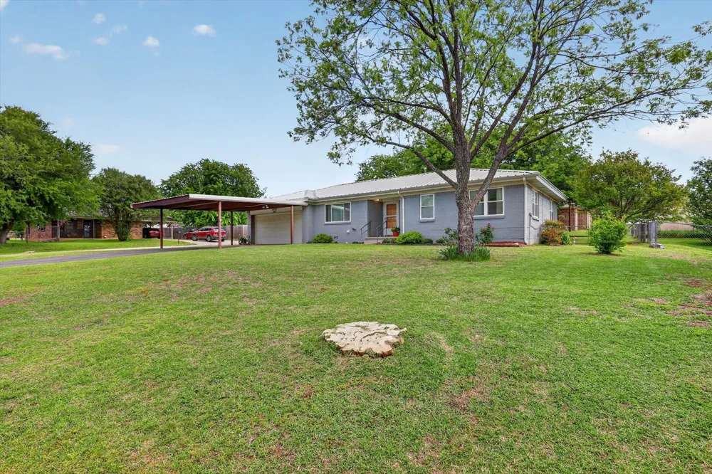 624 Avenue A Springtown, TX 76082