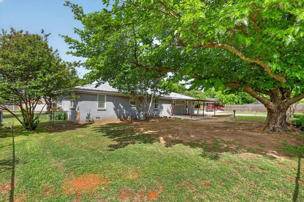 624 Avenue A Springtown, TX 76082