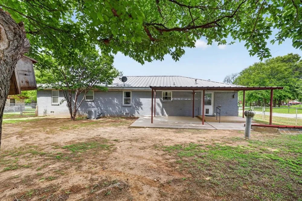 624 Avenue A Springtown, TX 76082