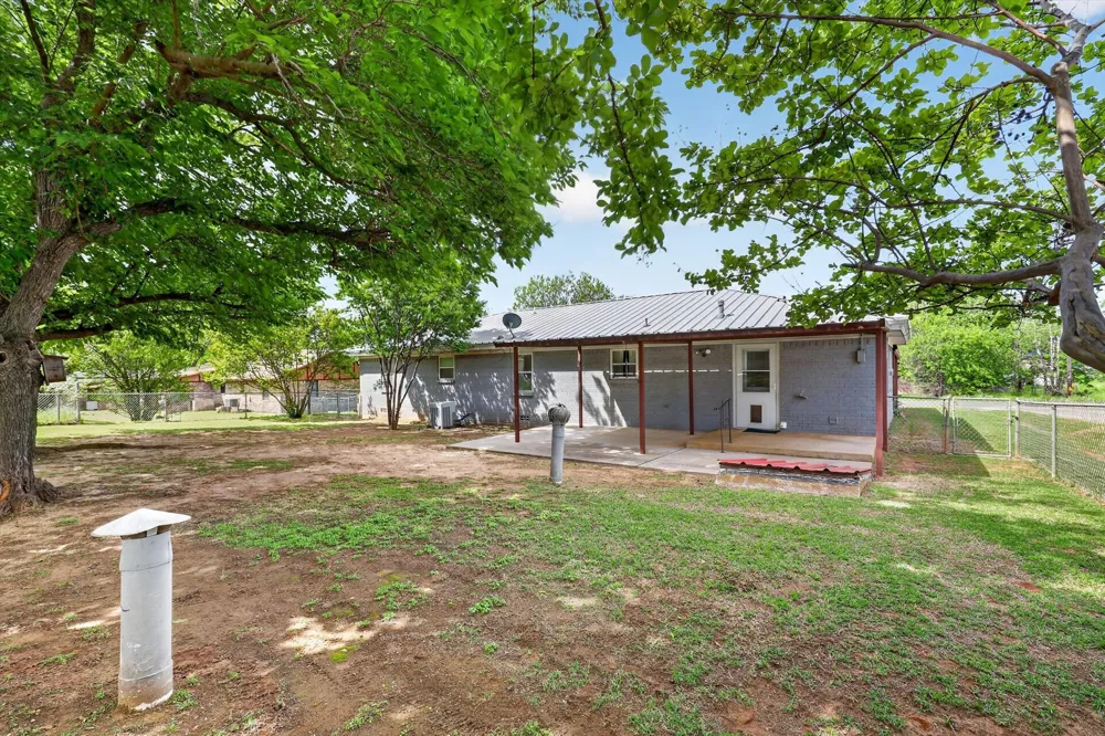 624 Avenue A Springtown, TX 76082