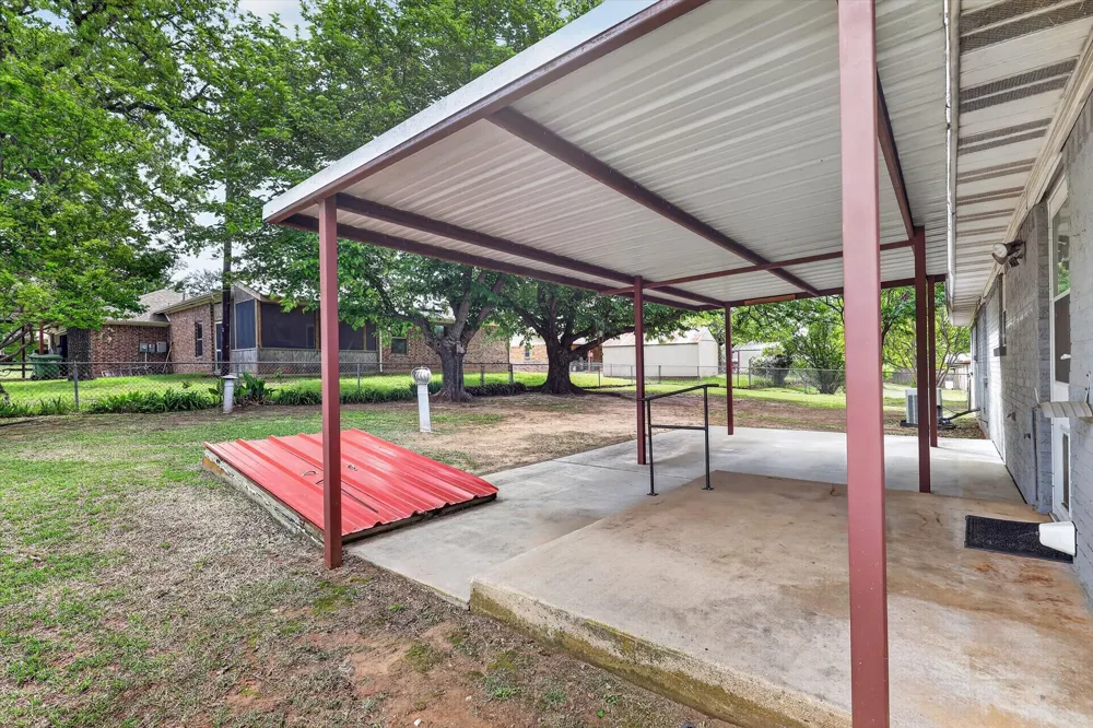 624 Avenue A Springtown, TX 76082
