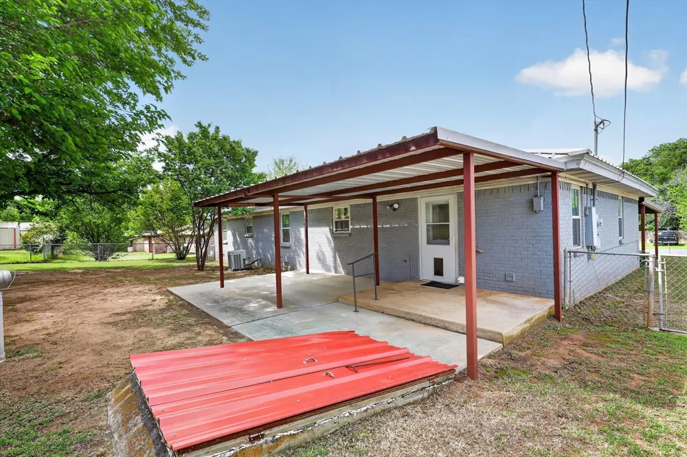 624 Avenue A Springtown, TX 76082