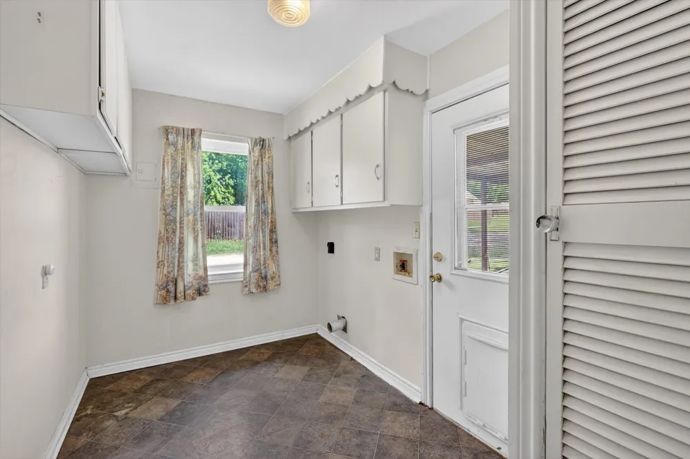 624 Avenue A Springtown, TX 76082