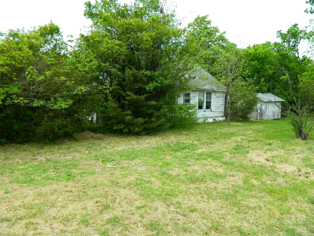 402 W Fannin Street Leonard, TX 75452