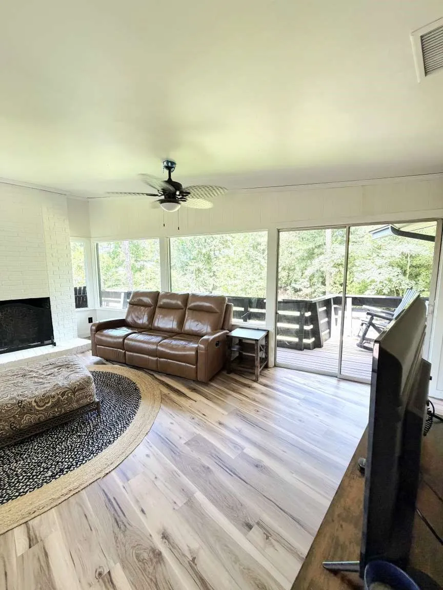 862 Lakeshore Drive Brookeland, TX 75931
