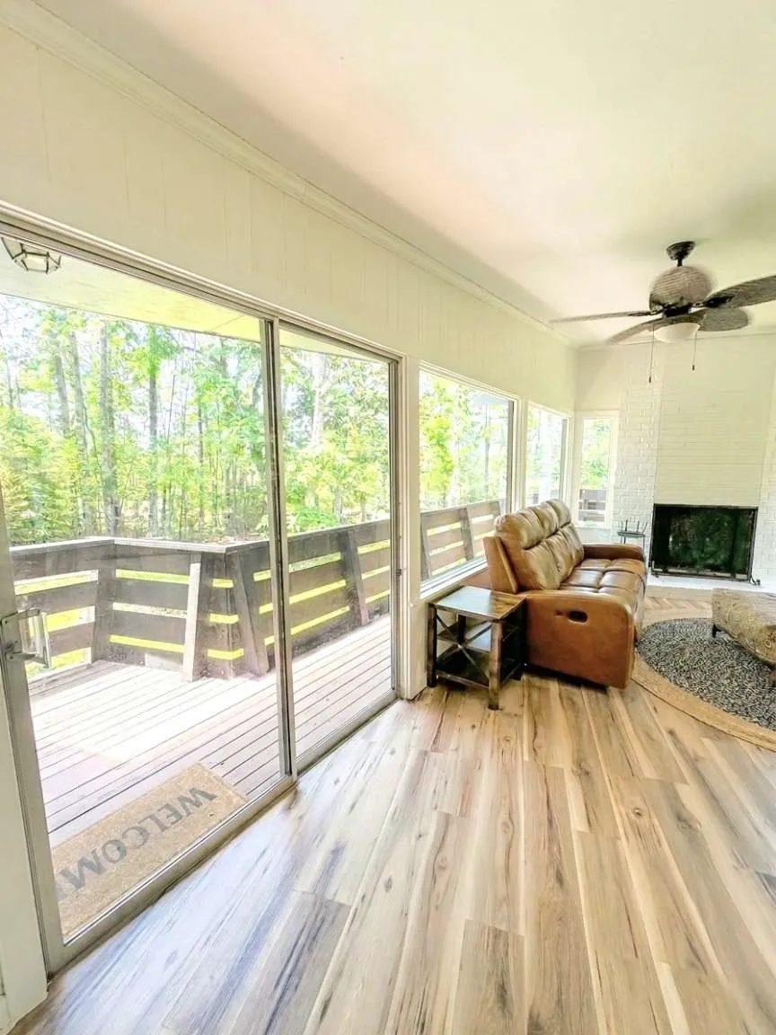 862 Lakeshore Drive Brookeland, TX 75931