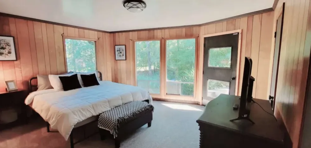 862 Lakeshore Drive Brookeland, TX 75931