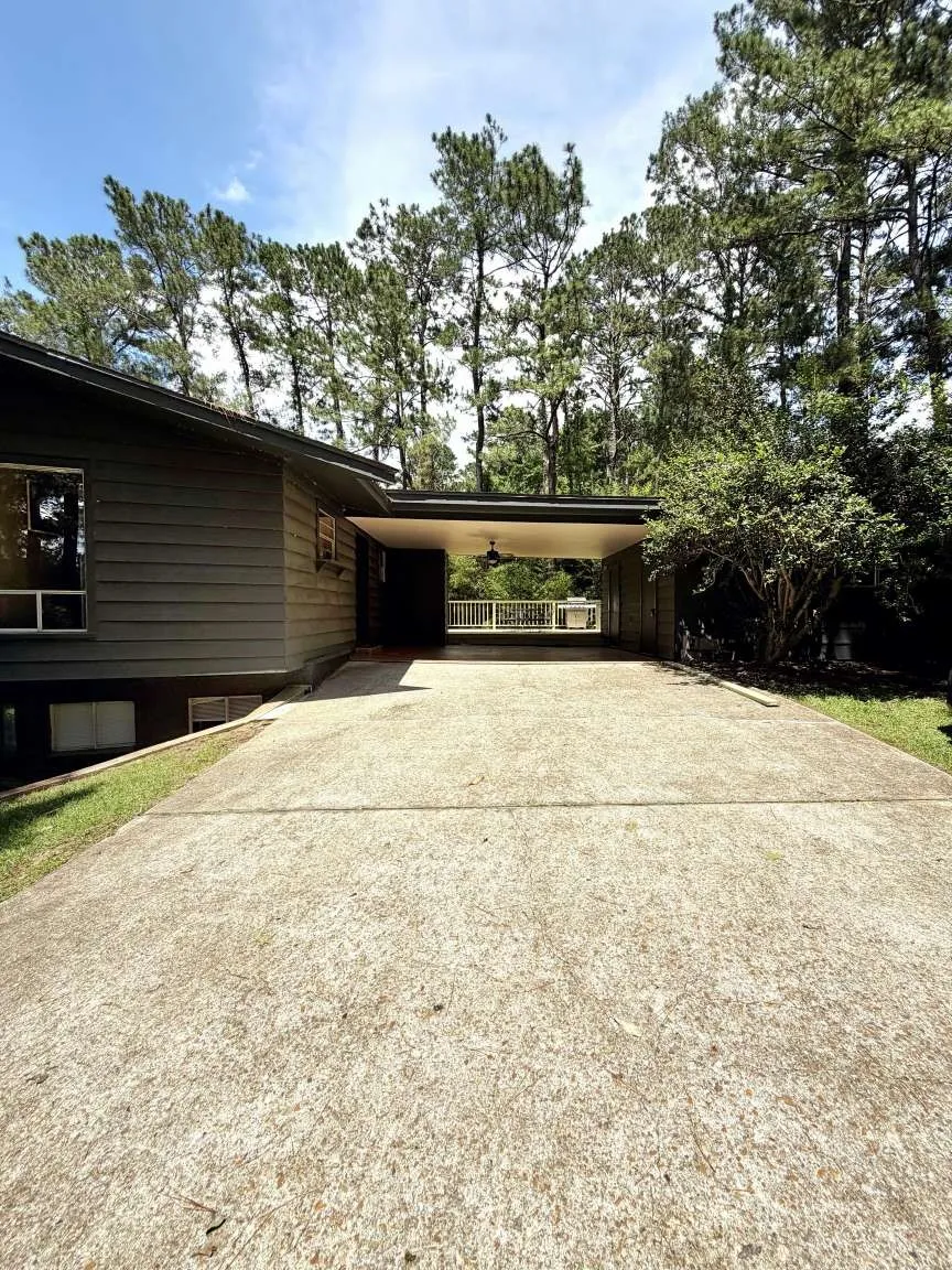862 Lakeshore Drive Brookeland, TX 75931