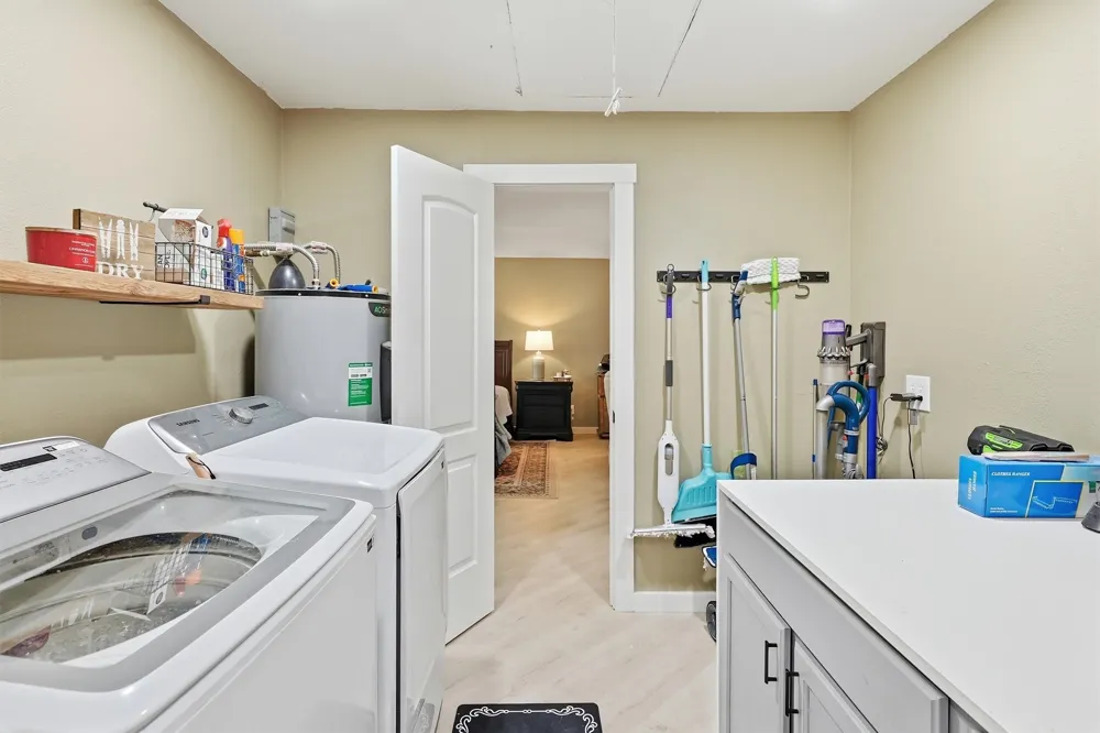 10208 County Road 418 Grandview, TX 76050
