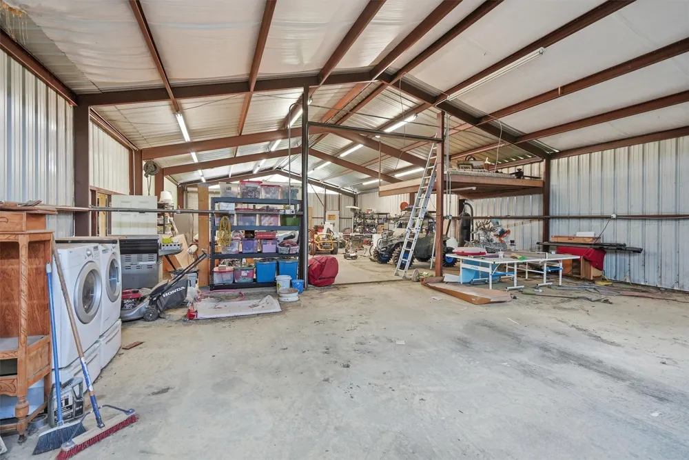10208 County Road 418 Grandview, TX 76050