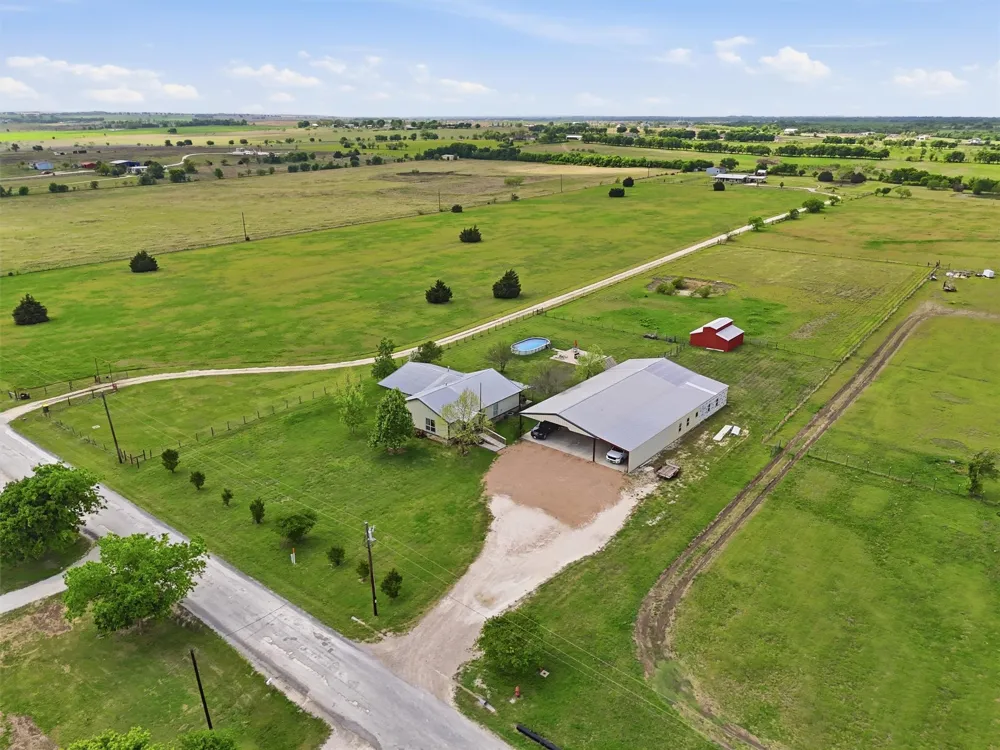10208 County Road 418 Grandview, TX 76050