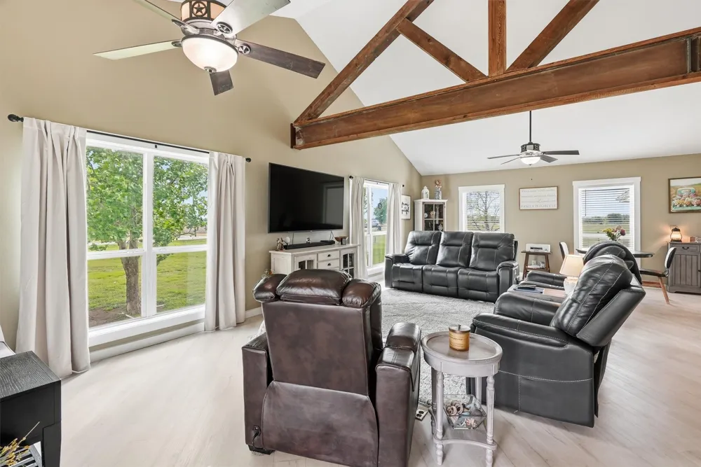 10208 County Road 418 Grandview, TX 76050