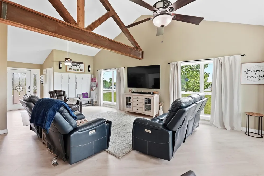 10208 County Road 418 Grandview, TX 76050
