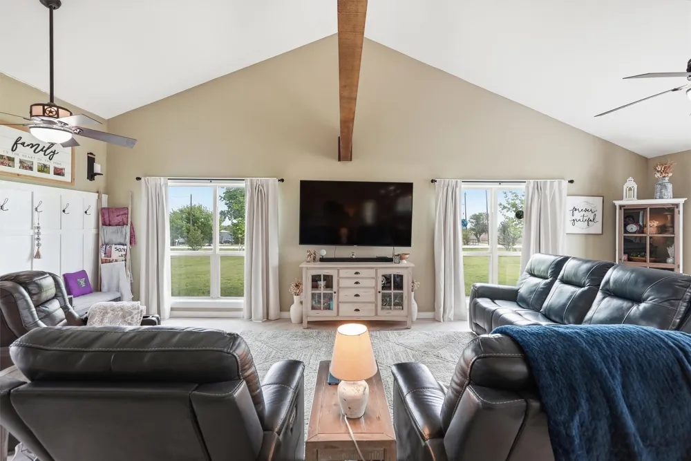 10208 County Road 418 Grandview, TX 76050