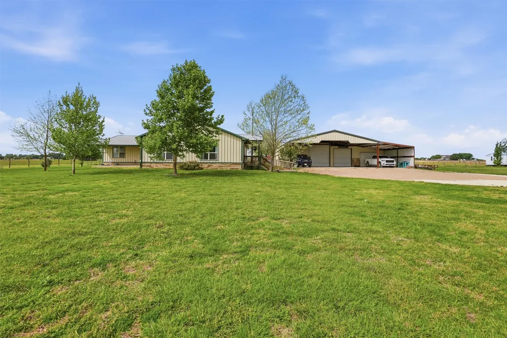 10208 County Road 418 Grandview, TX 76050