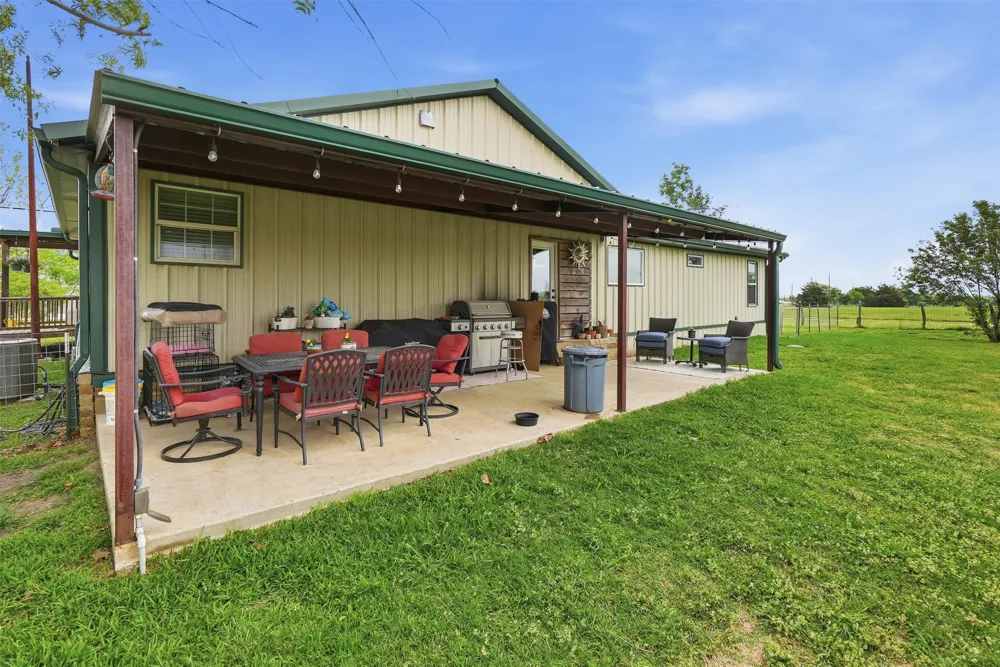 10208 County Road 418 Grandview, TX 76050