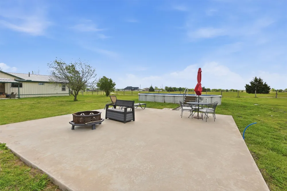 10208 County Road 418 Grandview, TX 76050