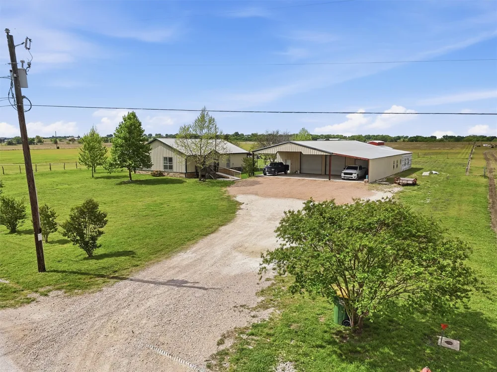 10208 County Road 418 Grandview, TX 76050