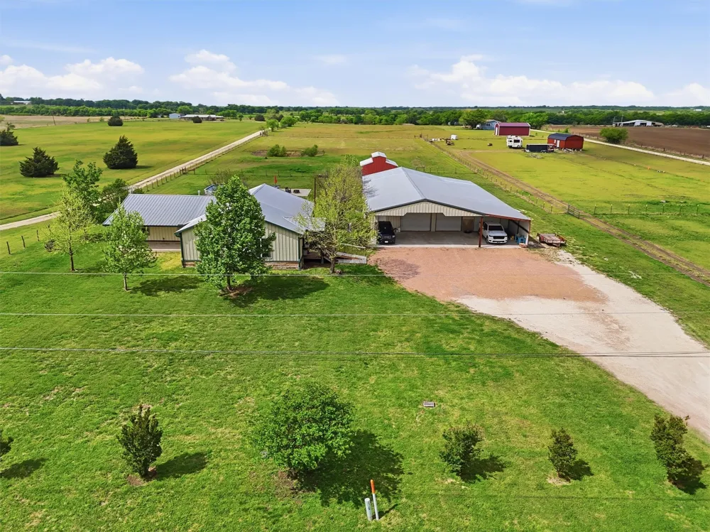 10208 County Road 418 Grandview, TX 76050