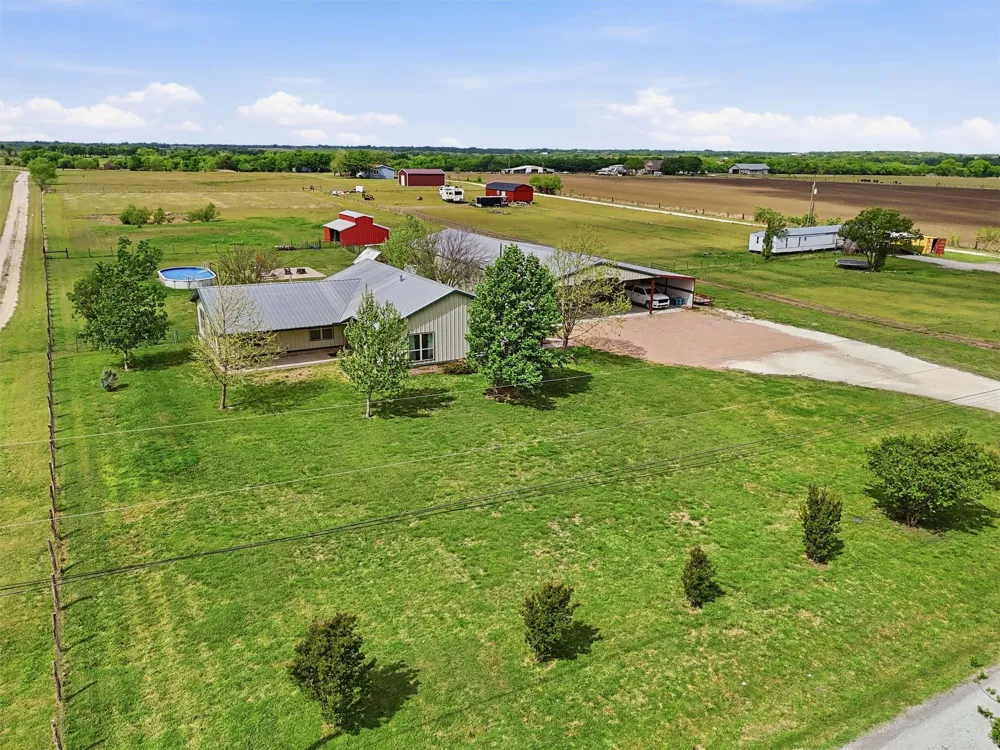 10208 County Road 418 Grandview, TX 76050