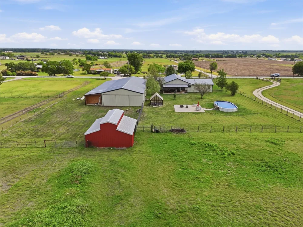 10208 County Road 418 Grandview, TX 76050