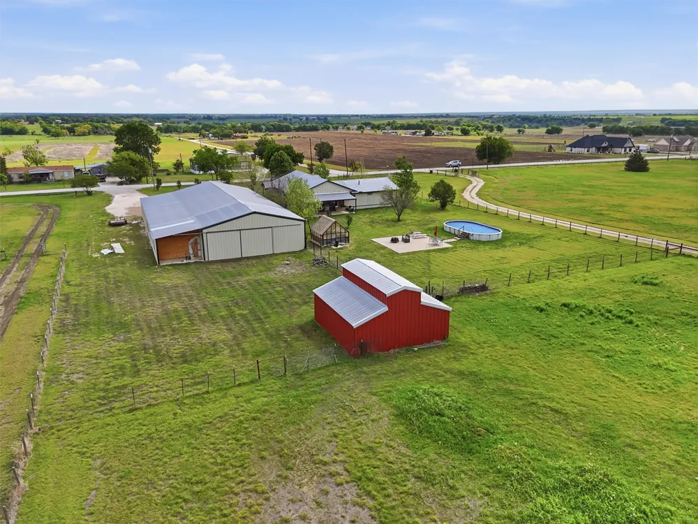 10208 County Road 418 Grandview, TX 76050