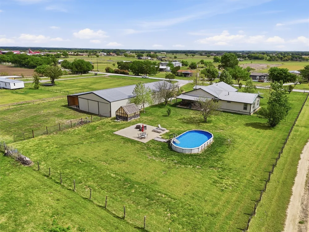 10208 County Road 418 Grandview, TX 76050