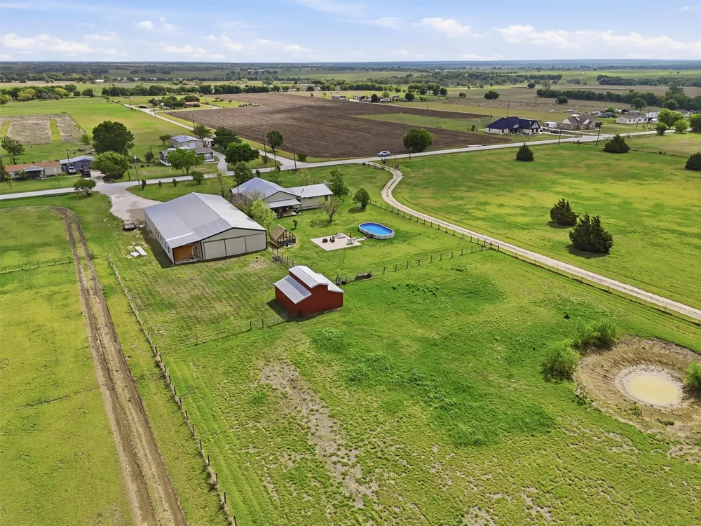 10208 County Road 418 Grandview, TX 76050
