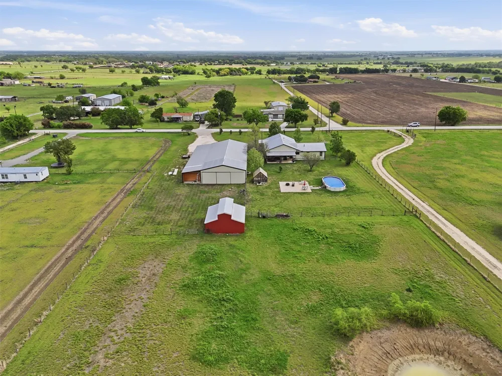 10208 County Road 418 Grandview, TX 76050