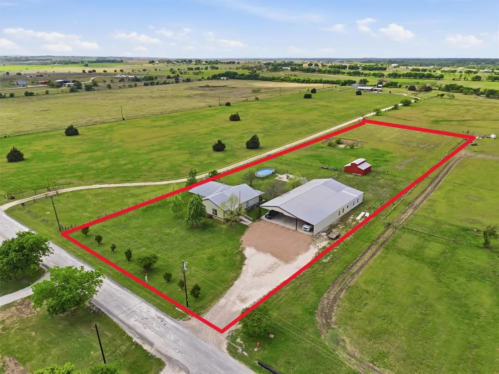 10208 County Road 418 Grandview, TX 76050