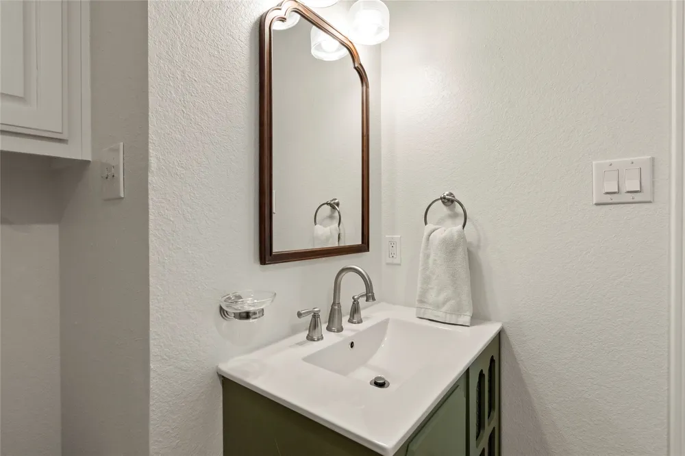 1611 Emma Drive Tool, TX 75143