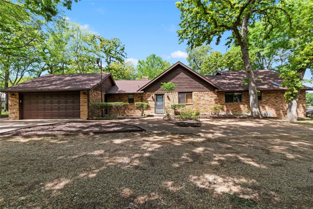 1611 Emma Drive Tool, TX 75143