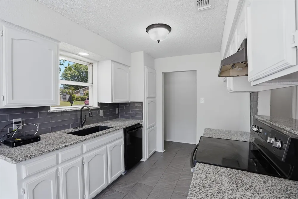 6021 Dusty Road Watauga, TX 76148