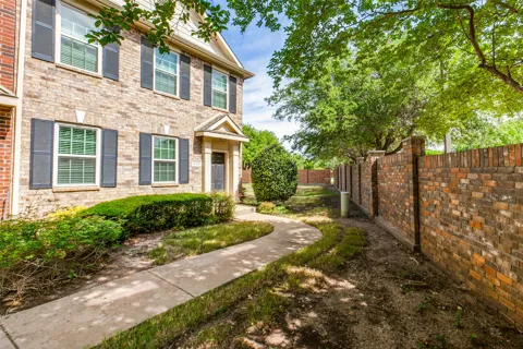 4158 Kyndra Circle