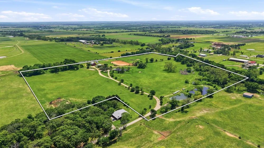 1100 Debbie Lane Pilot Point, TX 76258