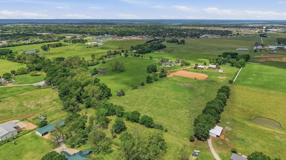 1100 Debbie Lane Pilot Point, TX 76258