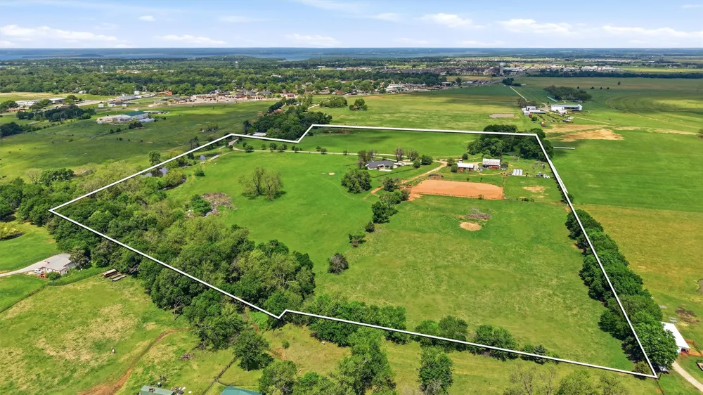 1100 Debbie Lane Pilot Point, TX 76258